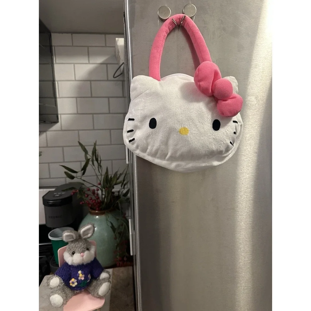 Sanrio‎ Hello Kitty Plush Purse Zip Closure Fits Phone+ Excellent Condition